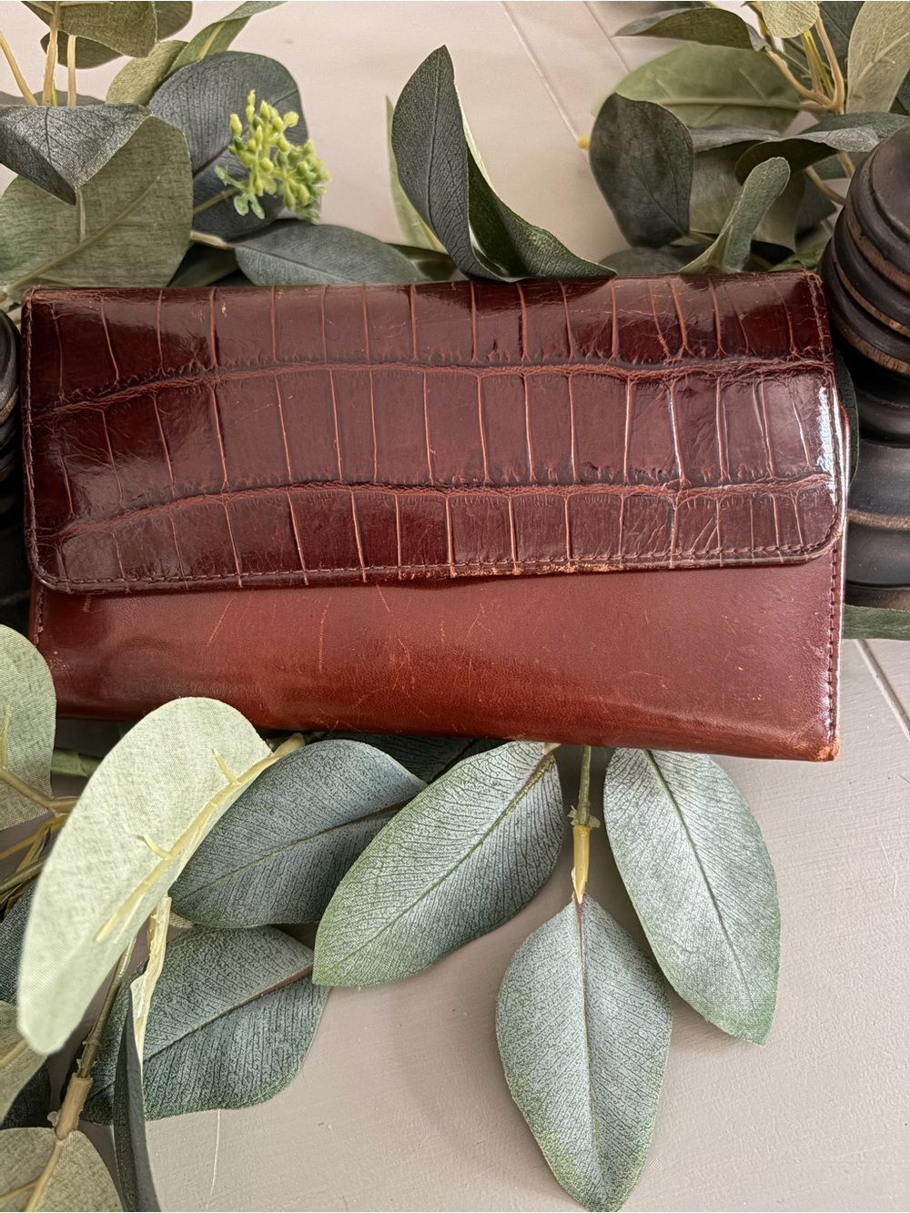 Brown Croc-Embossed Trifold Vintage Leather Wallet